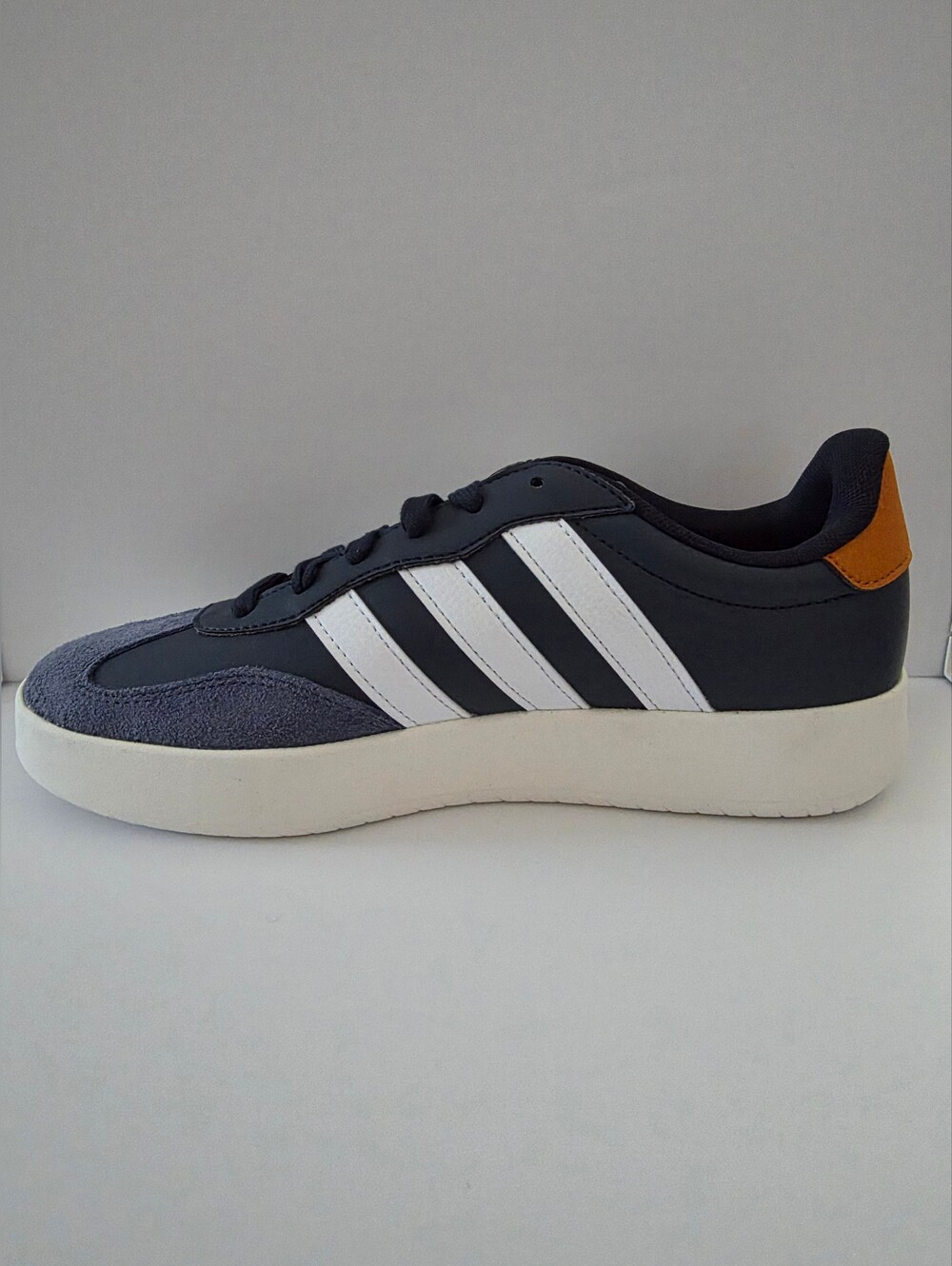Adidas Barreda Style JI2310 Men’s Size 9.5